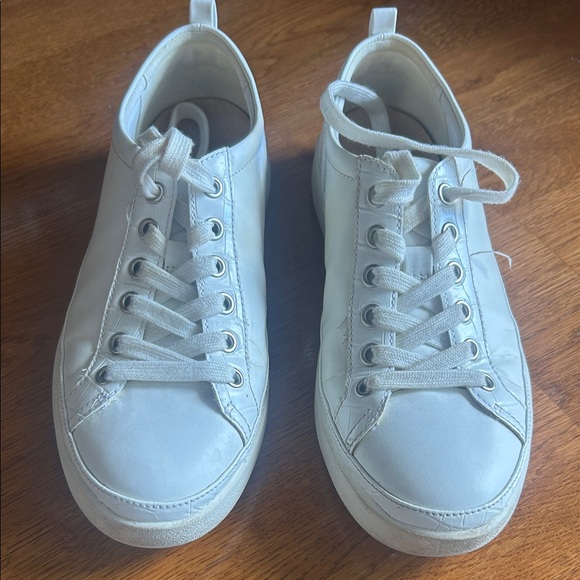 Vionic White Casual Sneakers Size 8 - Picture 1 of 5